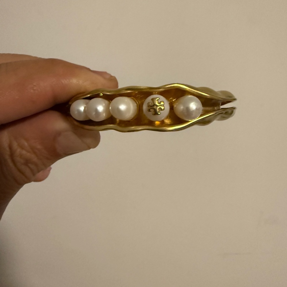 Elegant Gold and Pearl Women's Bracelet Tory Burch